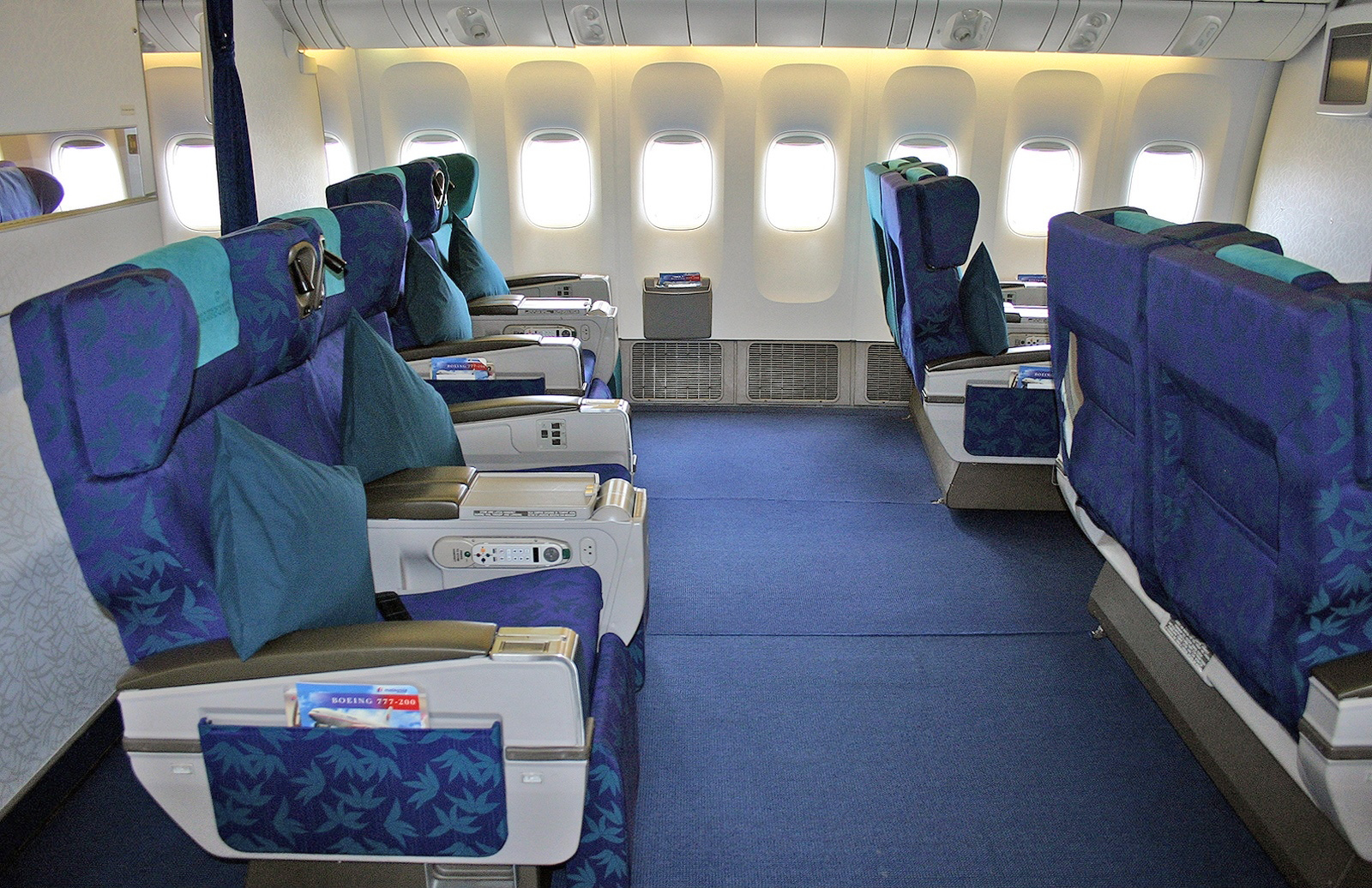 9M-MRO First class seating